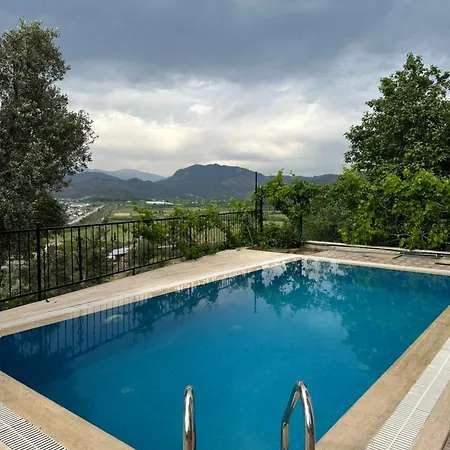 וילה Oktapolis *