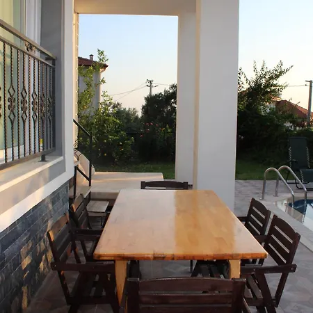 Villa Oktapolis *